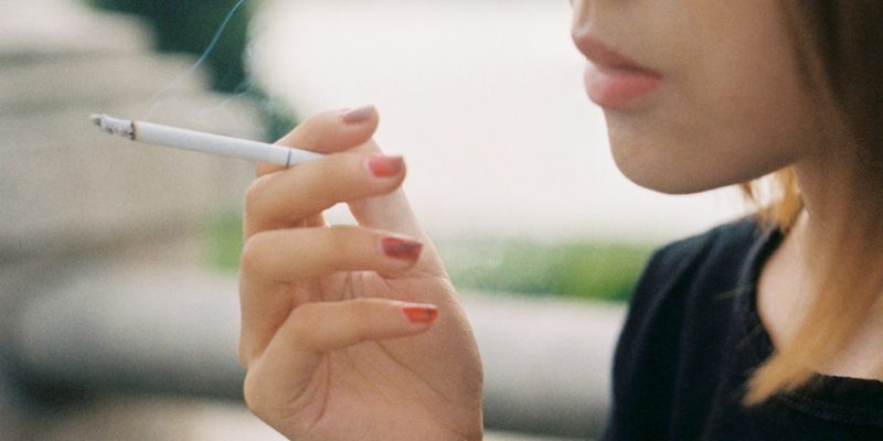 タバコがつむじはげに与える影響を解説