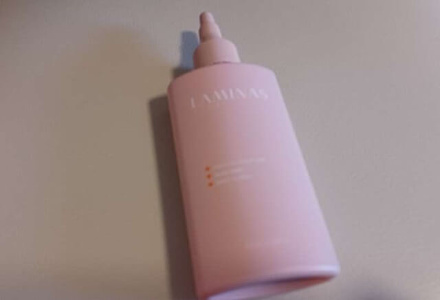 ラミナス育毛剤のピンク色のボトル