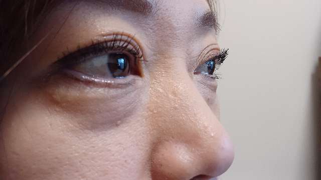 ラシックユープラスを1ヶ月使ってまつ毛が伸びた所を横から写した画像